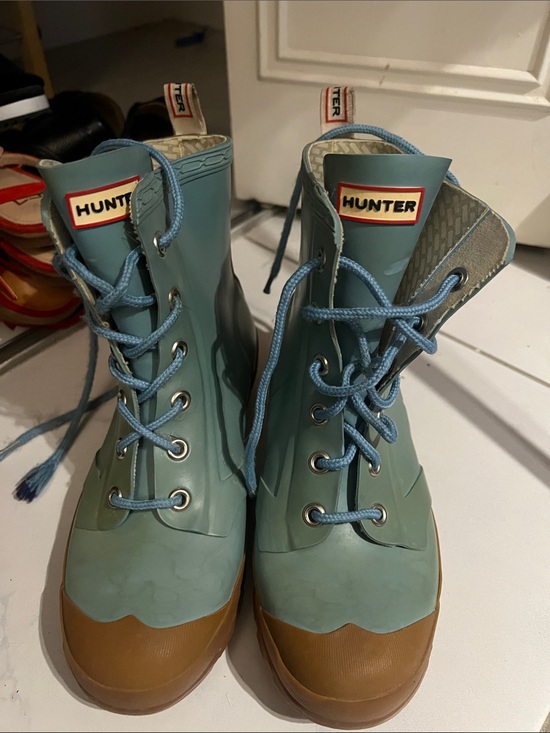 Hunter Shoes - Hunter Two-Tone Lace-Up Rain Boots in Seafoam Green and Brown